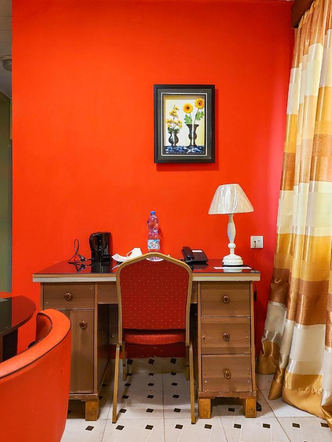 Hotel Relax キンシャサ エクステリア 写真