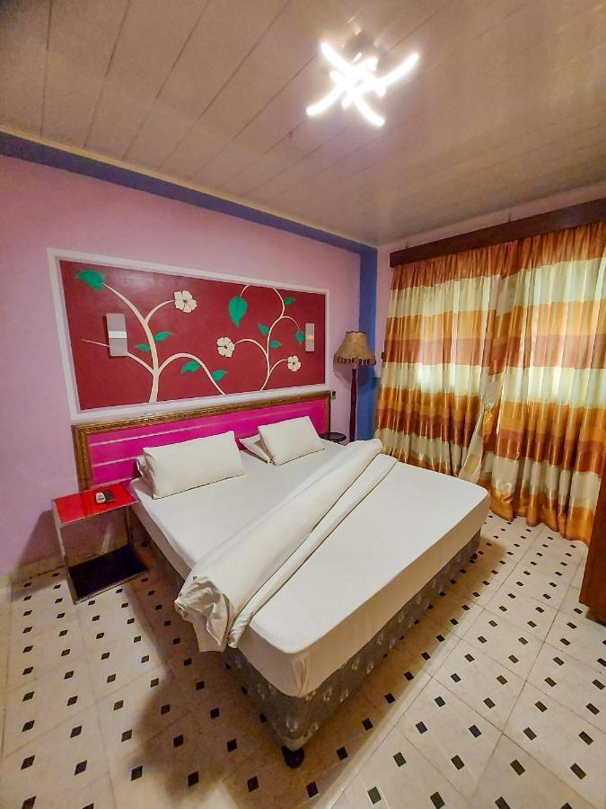Hotel Relax キンシャサ エクステリア 写真