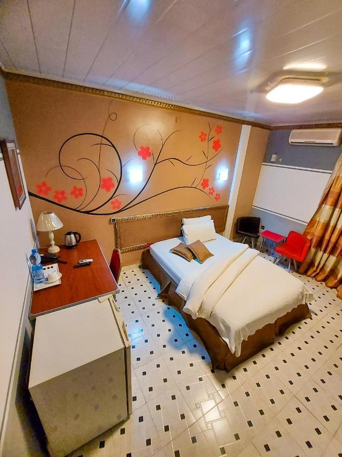 Hotel Relax キンシャサ エクステリア 写真